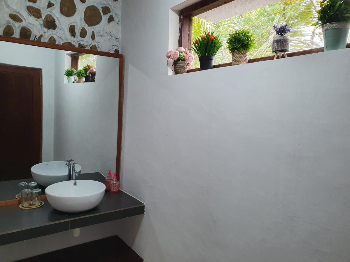 Amban Beach House Manokwari Bagian luar foto
