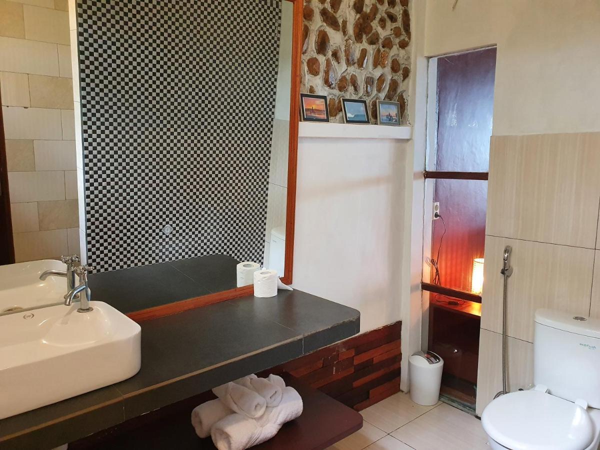 Amban Beach House Manokwari Bagian luar foto