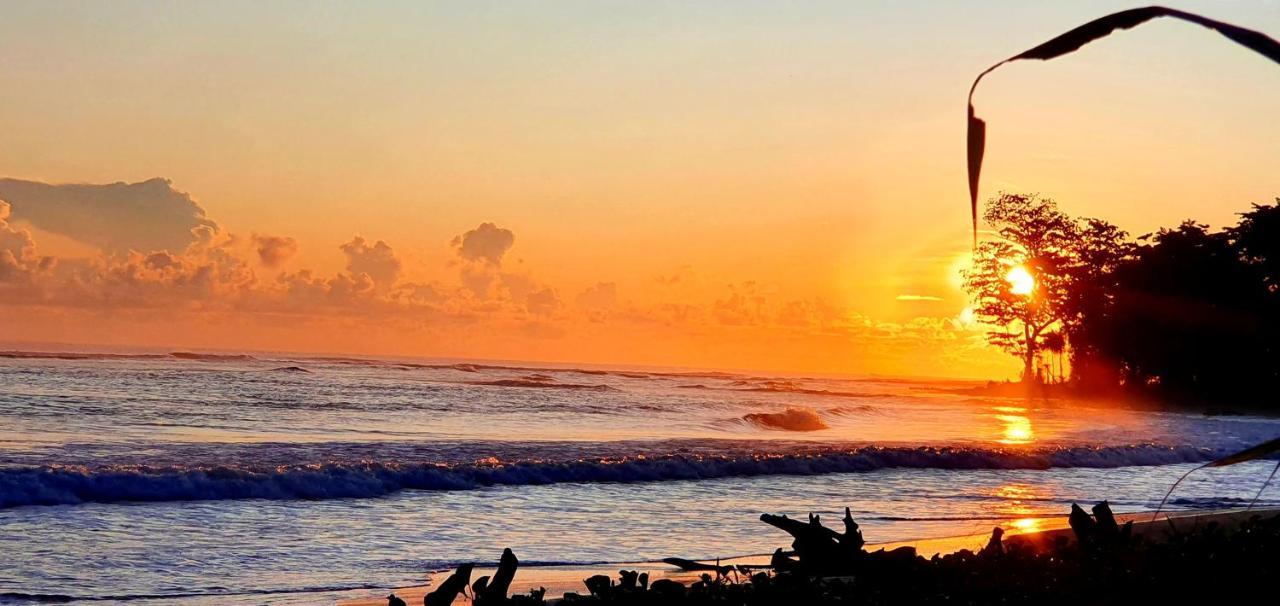 Amban Beach House Manokwari Bagian luar foto