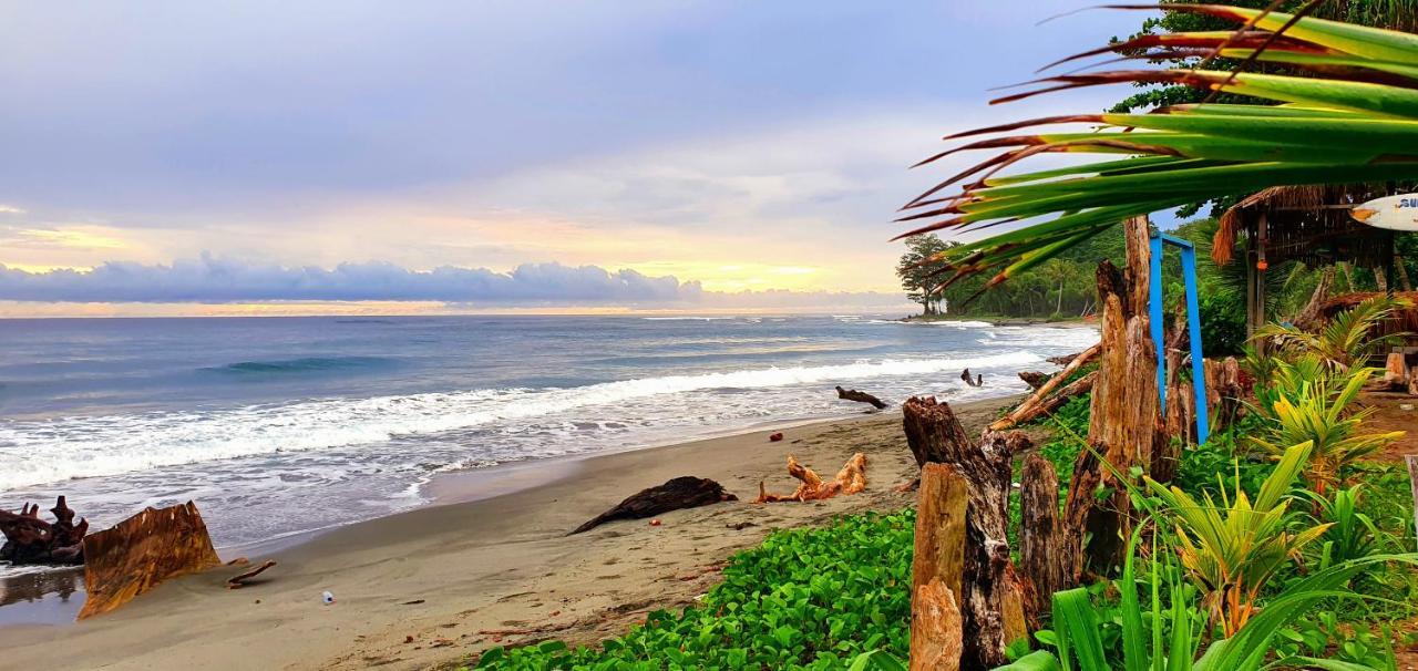 Amban Beach House Manokwari Bagian luar foto