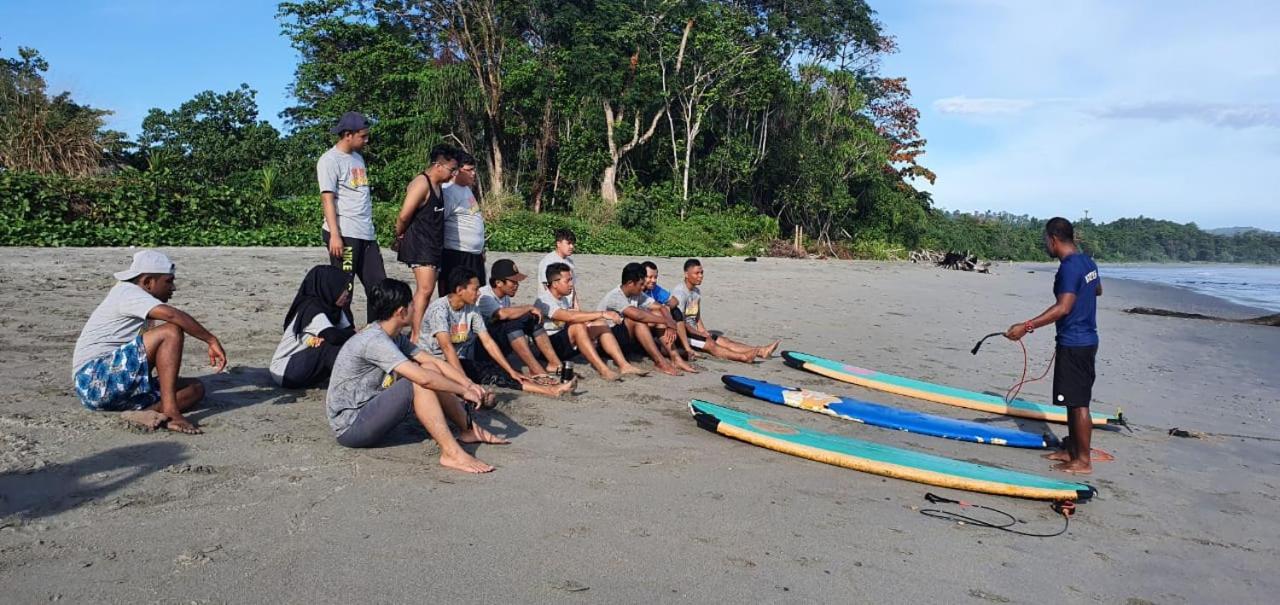 Amban Beach House Manokwari Bagian luar foto